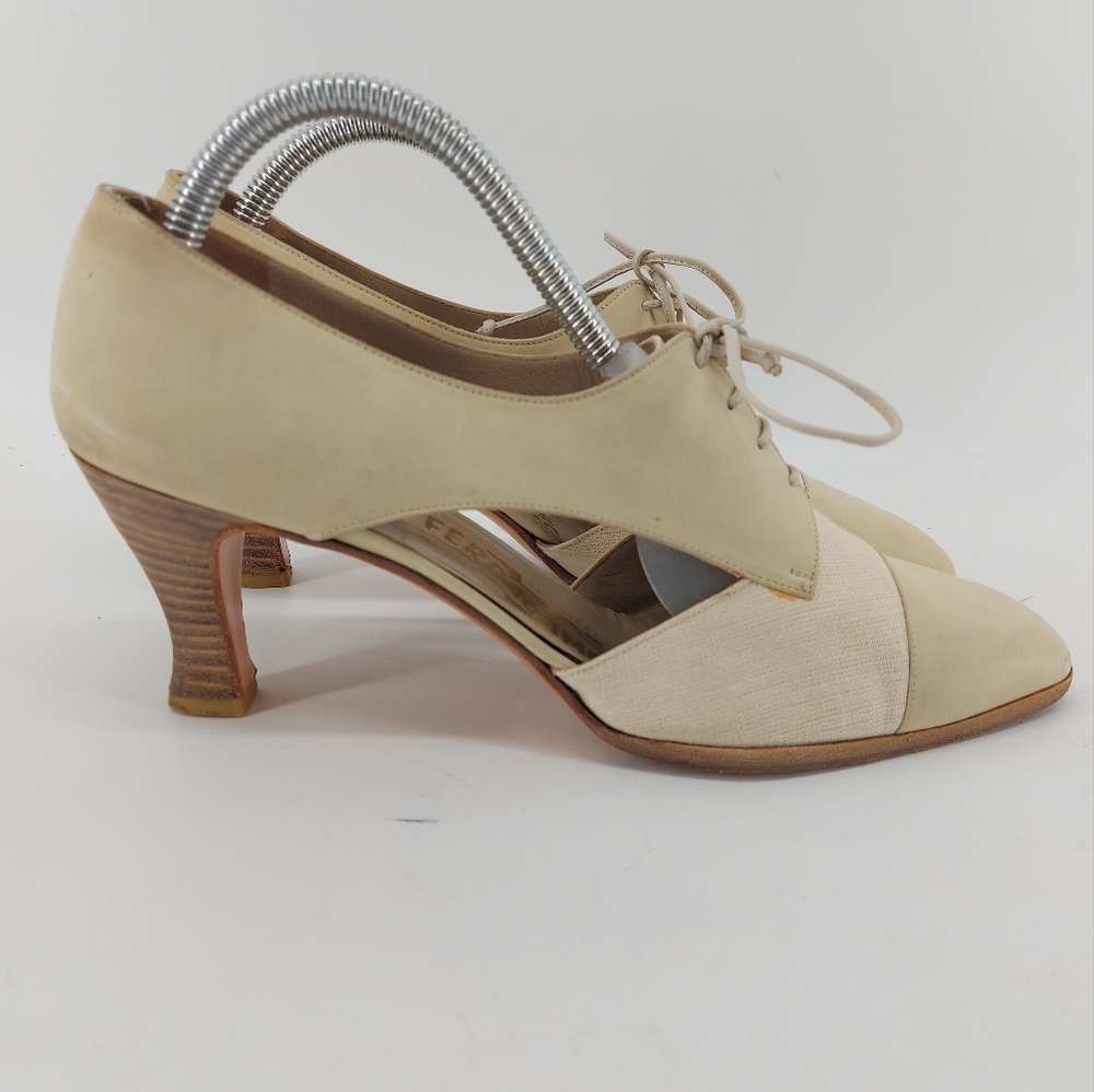 Salvatore Ferragamo BEIGE GENUINE LEATHER CANVAS  2.75" HEEL SHOES Sz 10B
